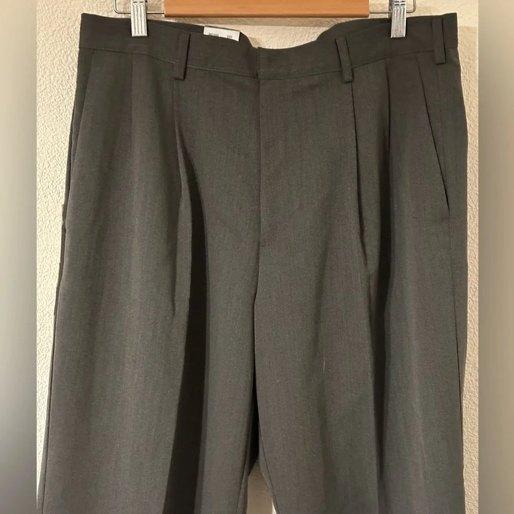 Dockers Dress Pants Relaxed Fit Gray Pleated Front Cuffed Hem NWT Size 36 X30